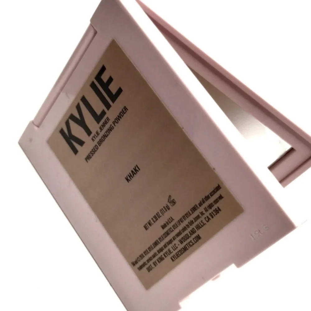 Kylie‎ Cosmetics Pressed Bronzing Powder KHAKI full size